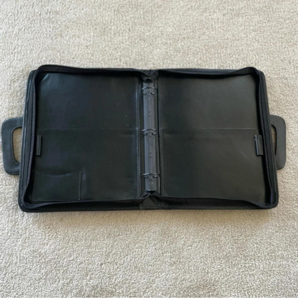 Vintage Starlight International Portfolio Black Vinyl Gold Logo Bifold Handles